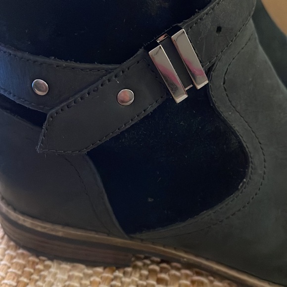 Clark Ultra Confort Collection ankle boot size 8. - Picture 6 of 8